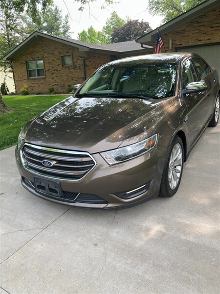 2015 Ford Taurus Limited - Photo 1 - Champaign, IL 61820