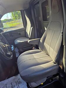 2017 Chevrolet Express 3500   - Photo 14 - Mount Airy, NC 27030
