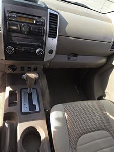 2010 Nissan Frontier SE V6   - Photo 8 - Mount Airy, NC 27030