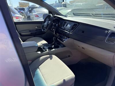 2016 Kia Sedona L   - Photo 6 - El Paso, TX 79915