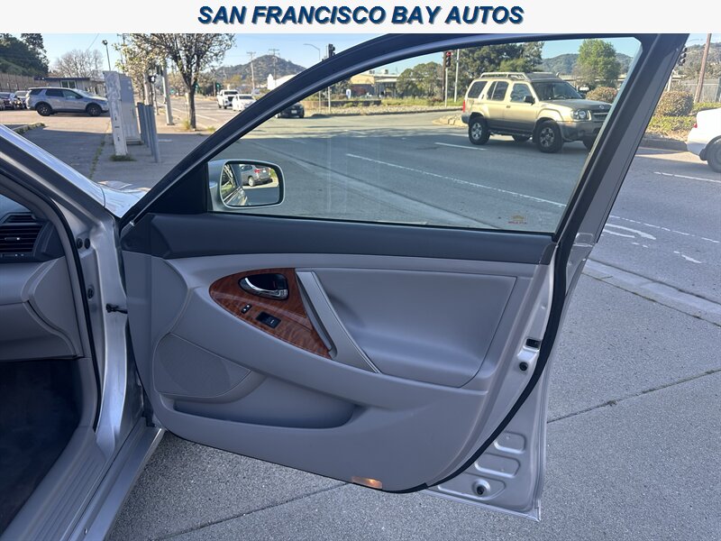 2011 Toyota Camry XLE V6 - Photo 33 - San Rafael, CA 94901