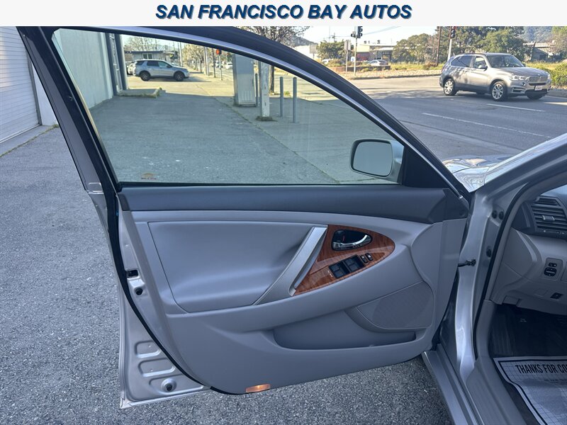 2011 Toyota Camry XLE V6 - Photo 32 - San Rafael, CA 94901