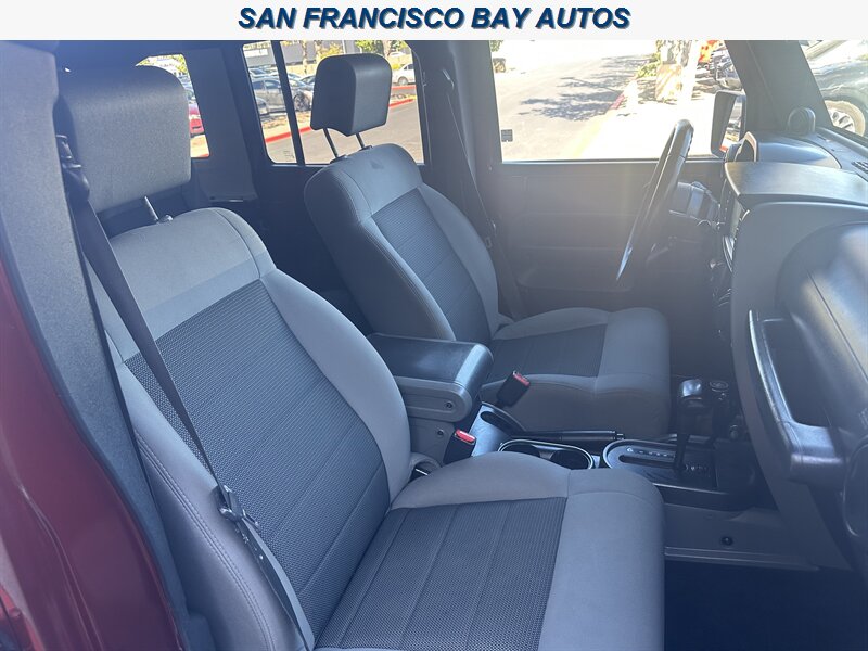 2010 Jeep Wrangler Unlimited Rubicon  4x4 - Photo 18 - San Rafael, CA 94901