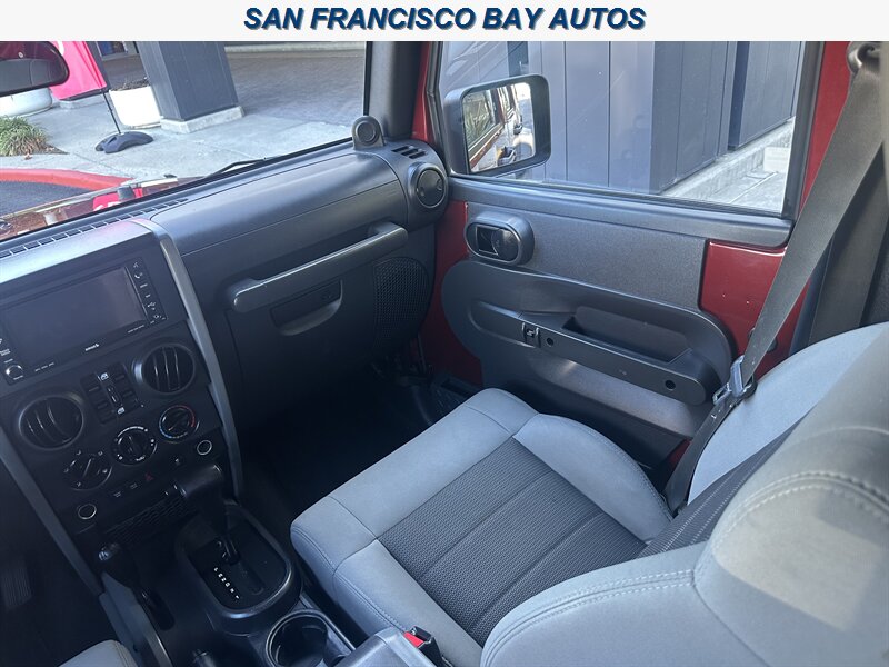 2010 Jeep Wrangler Unlimited Rubicon  4x4 - Photo 19 - San Rafael, CA 94901