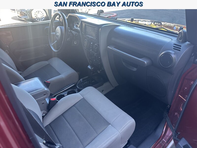 2010 Jeep Wrangler Unlimited Rubicon  4x4 - Photo 24 - San Rafael, CA 94901