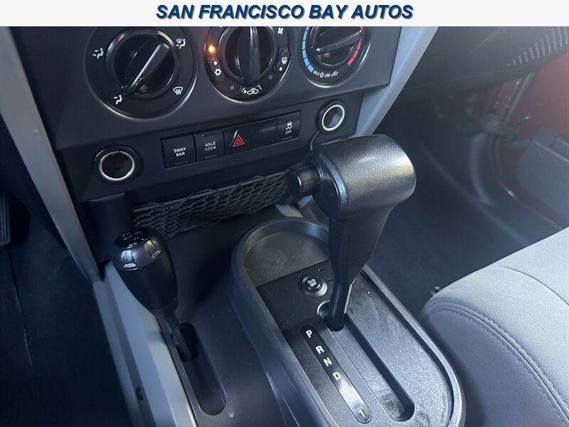 2010 Jeep Wrangler Unlimited Rubicon  4x4 - Photo 21 - San Rafael, CA 94901