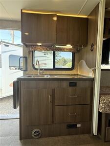 2016 Winnebago TREND 23D   - Photo 8 - Hatch, NM 87937