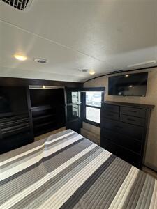 2023 Jayco EAGLE 319MLOK - Photo 17 - Hatch, NM 87937
