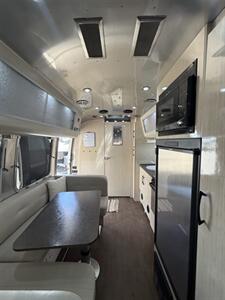 2016 Airstream INTERNATIONAL SERENITY 23FB   - Photo 11 - Hatch, NM 87937