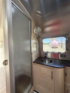 2016 Airstream INTERNATIONAL SERENITY 23FB   - Photo 14 - Hatch, NM 87937
