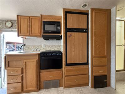 2004 WINNEBAGO SIGHTSEER 30B   - Photo 10 - Hatch, NM 87937