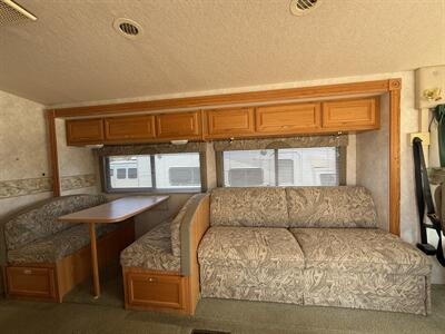 2004 WINNEBAGO SIGHTSEER 30B   - Photo 9 - Hatch, NM 87937