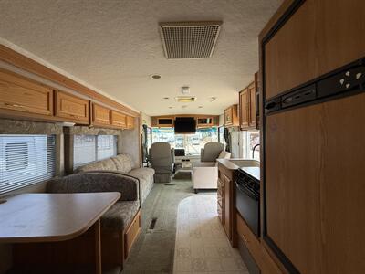 2004 WINNEBAGO SIGHTSEER 30B   - Photo 14 - Hatch, NM 87937