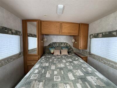 2004 WINNEBAGO SIGHTSEER 30B   - Photo 11 - Hatch, NM 87937