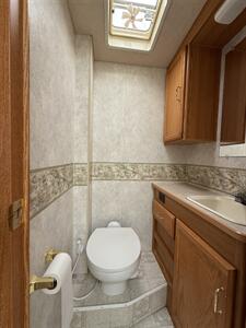 2004 WINNEBAGO SIGHTSEER 30B   - Photo 12 - Hatch, NM 87937