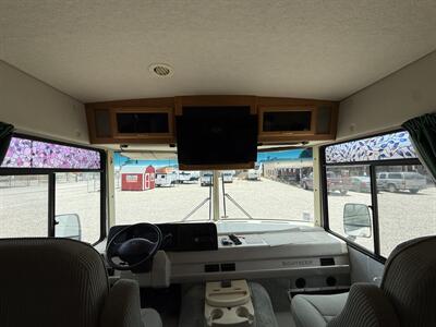 2004 WINNEBAGO SIGHTSEER 30B   - Photo 8 - Hatch, NM 87937