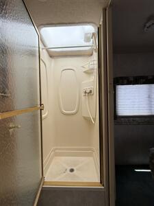 2004 WINNEBAGO SIGHTSEER 30B   - Photo 13 - Hatch, NM 87937