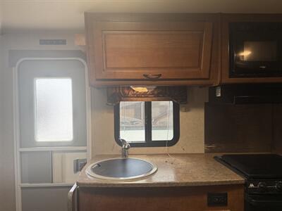 2015 LANCE 1985   - Photo 5 - Hatch, NM 87937