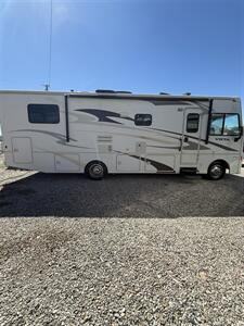 2016 Winnebago VISTA   - Photo 2 - Hatch, NM 87937