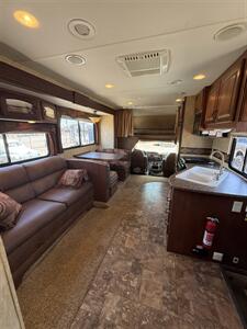 2010 Jayco GREYHAWK 31FK   - Photo 16 - Hatch, NM 87937
