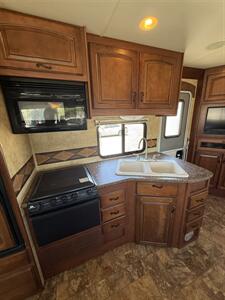 2010 Jayco GREYHAWK 31FK   - Photo 12 - Hatch, NM 87937