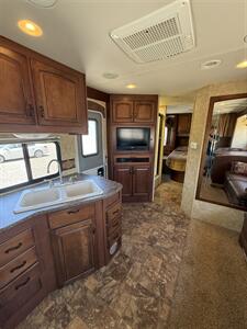 2010 Jayco GREYHAWK 31FK   - Photo 13 - Hatch, NM 87937