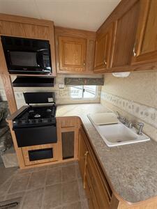 2005 Jayco JAYFLIGHT 29BHS   - Photo 7 - Hatch, NM 87937