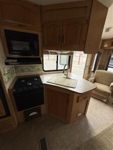 2006 KEYSTONE COUGAR 276EFS   - Photo 9 - Hatch, NM 87937