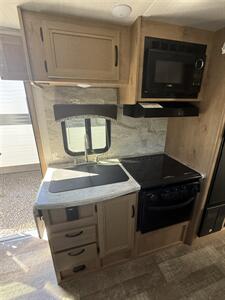 2021 Winnebago Micro Minnie 2108DS   - Photo 10 - Hatch, NM 87937
