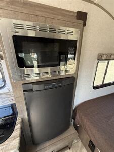 2018 Forest River R-pod RP180 Hood River Edition   - Photo 10 - Hatch, NM 87937
