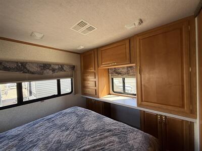 2003 Fleetwood FLAIR 33R   - Photo 16 - Hatch, NM 87937