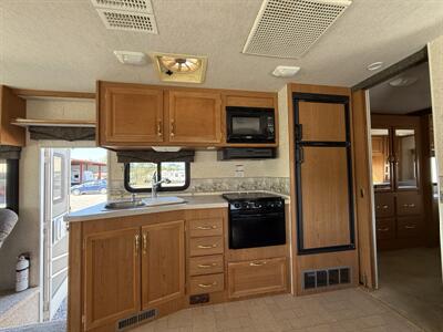 2003 Fleetwood FLAIR 33R   - Photo 11 - Hatch, NM 87937
