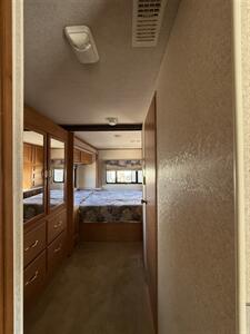2003 Fleetwood FLAIR 33R   - Photo 13 - Hatch, NM 87937