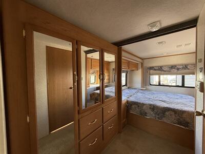 2003 Fleetwood FLAIR 33R   - Photo 14 - Hatch, NM 87937