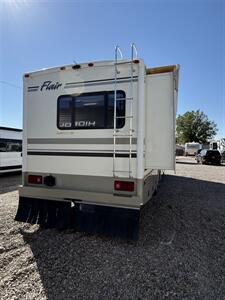 2003 Fleetwood FLAIR 33R   - Photo 3 - Hatch, NM 87937