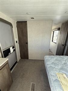 2021 WILDWOOD 38   - Photo 18 - Hatch, NM 87937