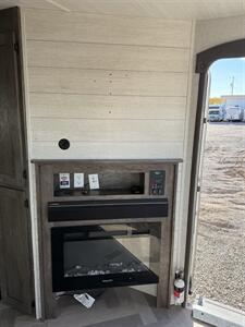 2021 WILDWOOD 38   - Photo 7 - Hatch, NM 87937