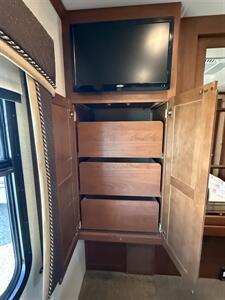 2015 Jayco SENECA 37TS   - Photo 4 - Hatch, NM 87937