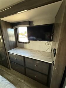 2021 Fleetwood FLAIR 29M   - Photo 14 - Hatch, NM 87937