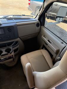2014 Winnebago ITASCA SPRIT 22R   - Photo 10 - Hatch, NM 87937
