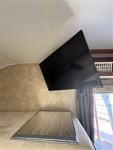 2014 Winnebago ITASCA SPRIT 22R   - Photo 12 - Hatch, NM 87937