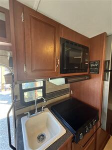 2014 Winnebago ITASCA SPRIT 22R   - Photo 15 - Hatch, NM 87937