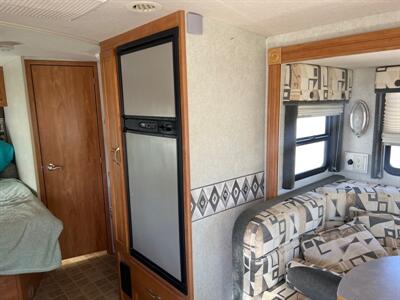 2006 Winnebago ITASCA CAMBRIA 26A   - Photo 9 - Hatch, NM 87937