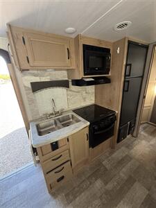 2021 Winnebago Micro Minnie 2108DS - Photo 10 - Hatch, NM 87937
