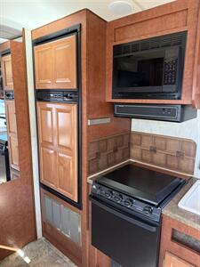 2017 Northwood Nash 22H   - Photo 13 - Hatch, NM 87937