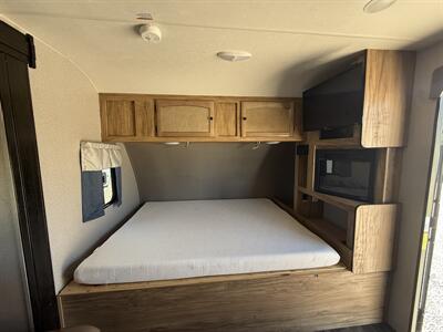 2019 COACHMEN FREEDOM EXPRESS PILOT 20BHS   - Photo 8 - Hatch, NM 87937