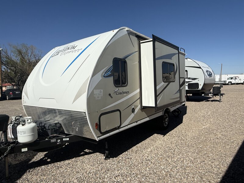 2019 COACHMEN FREEDOM EXPRESS PILOT 20BHS  