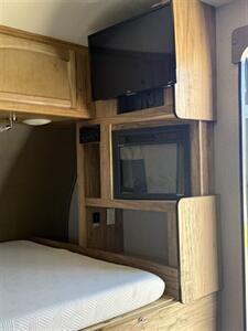 2019 COACHMEN FREEDOM EXPRESS PILOT 20BHS   - Photo 9 - Hatch, NM 87937