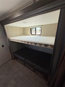 2018 COLEMAN 314BHS   - Photo 13 - Hatch, NM 87937