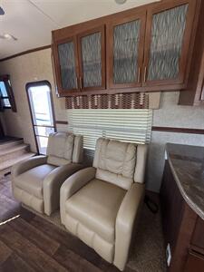 2012 Dutchmen KOMFORT 2920FRK   - Photo 10 - Hatch, NM 87937